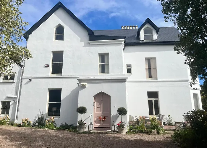 Lynwood House